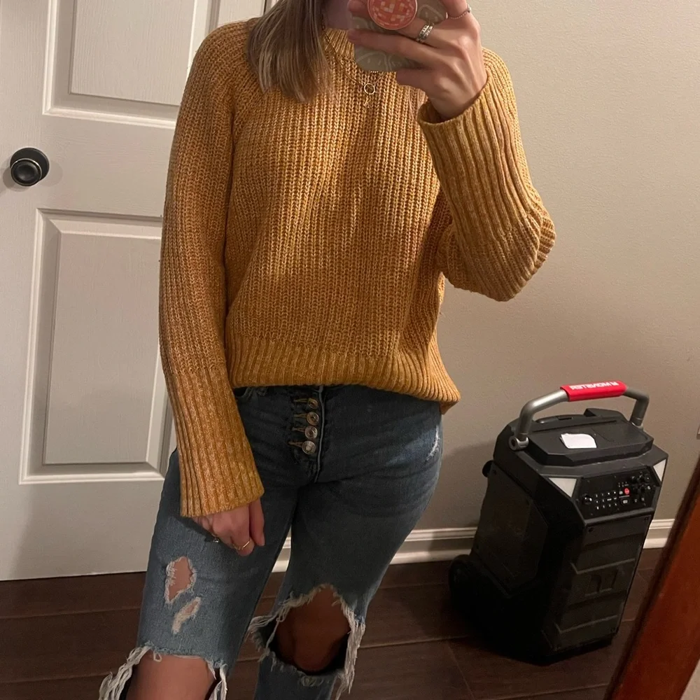 Yellow Universal Threads sweater - Picture 2 of 6